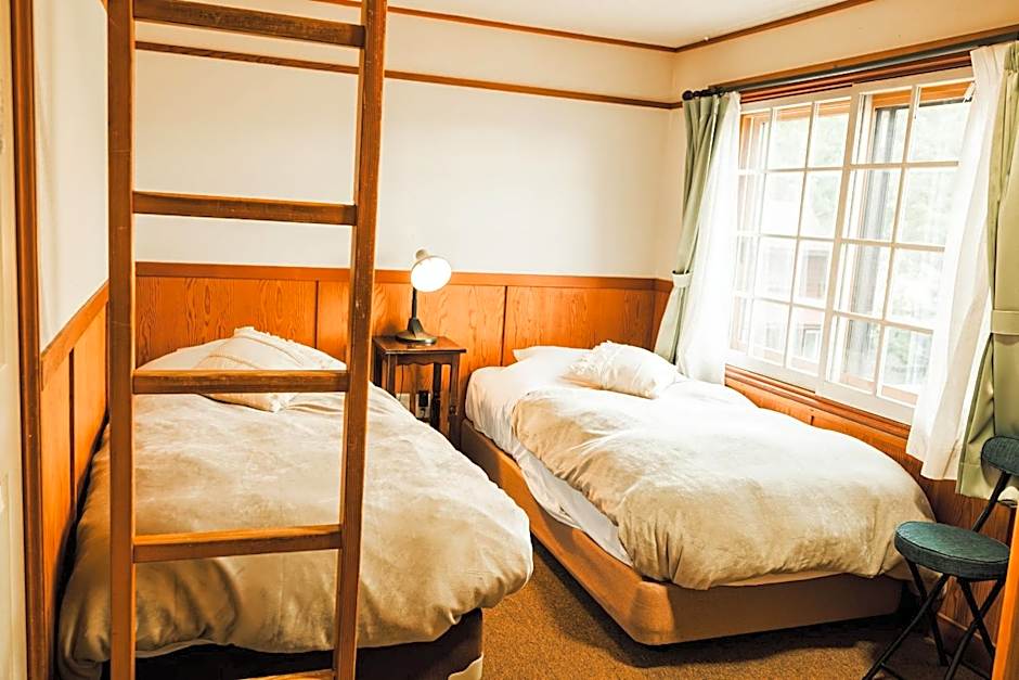 Hakuba Pension & Log Hotel Meteor