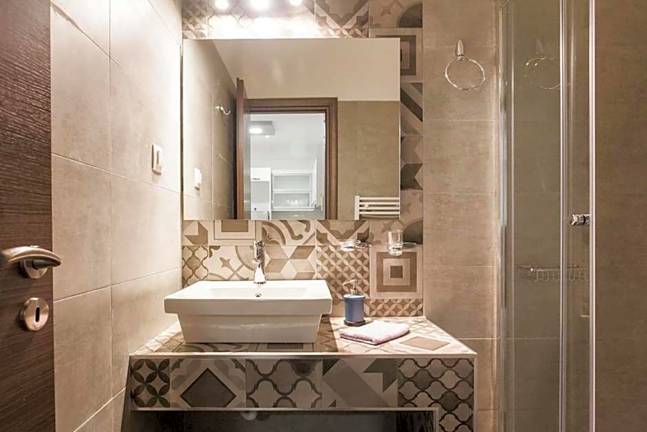 Nicholas Point Apartments and Rooms