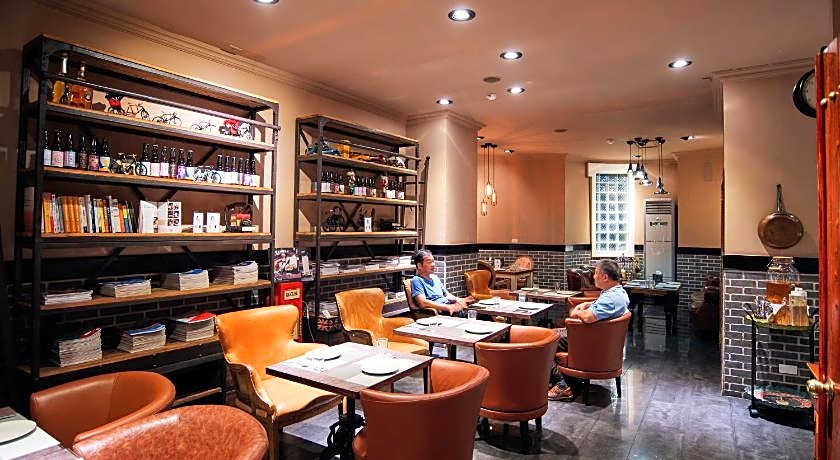 Trianon Country Hotel