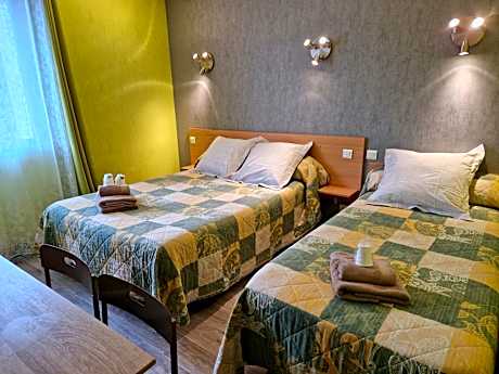 Triple Room (Street Side)