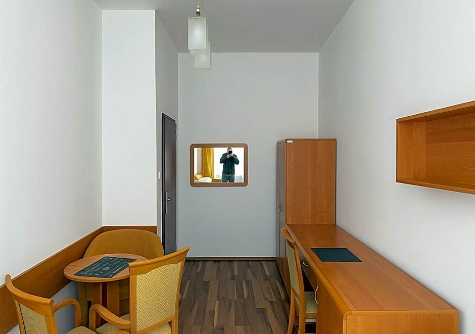 Babel Hostel, Dworzec PKP, Rynek