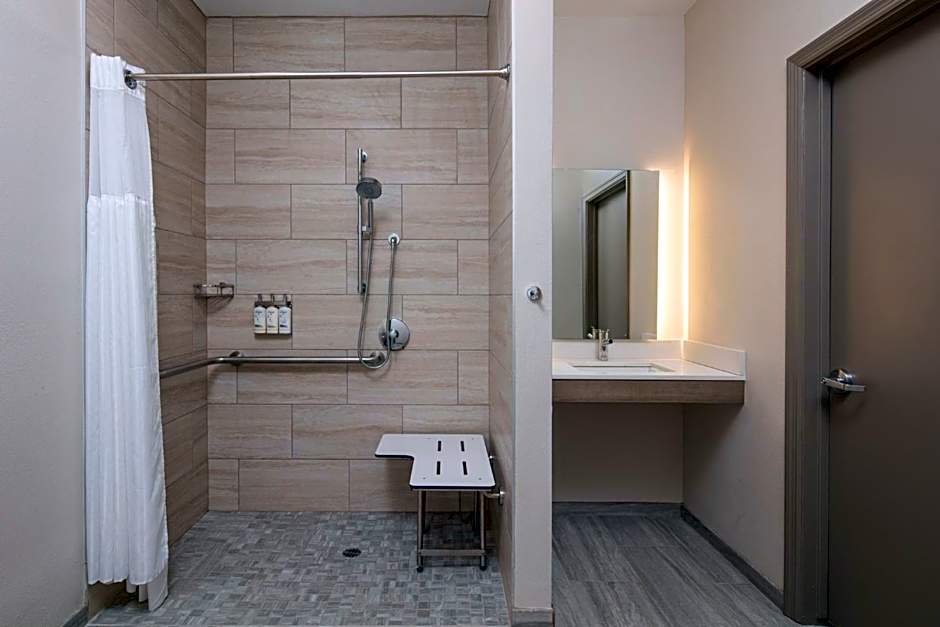 Holiday Inn Express Hotel & Suites Ventura Harbor By IHG
