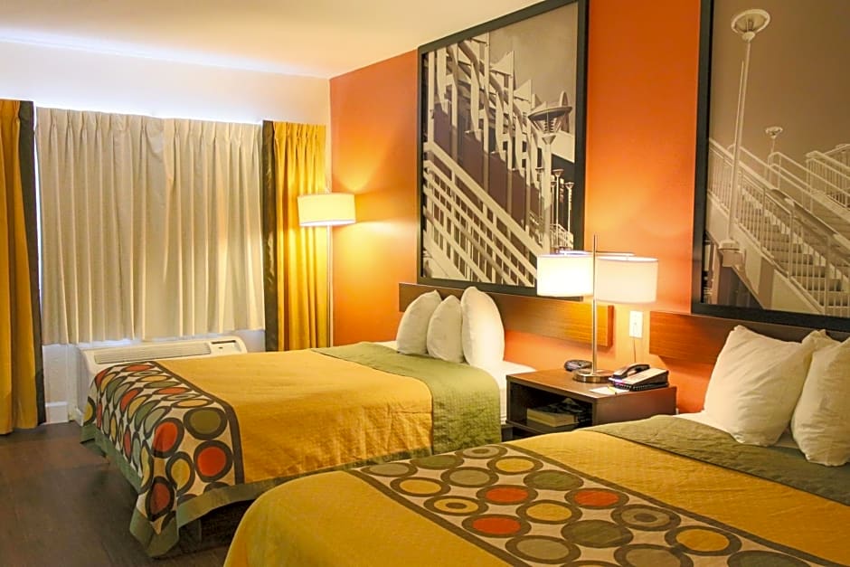 Super 8 by Wyndham Orlando International Drive