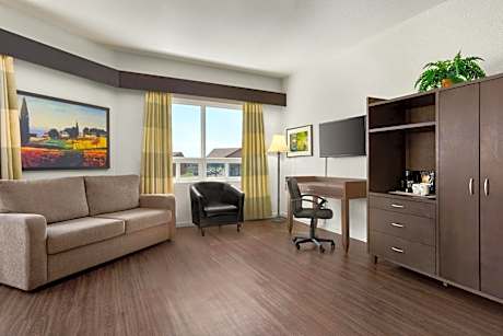 King Suite - Upper Floor - Non-Smoking