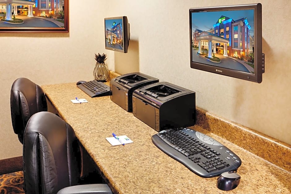 Holiday Inn Express Hotel & Suites Warwick-Providence Airport