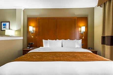 King Suite - Accessible/Non-Smoking
