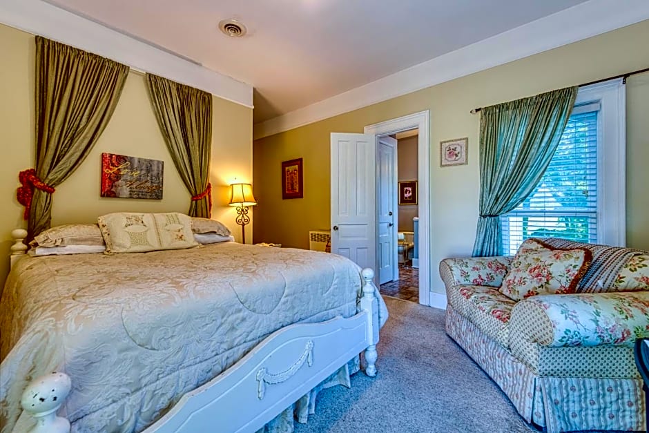 Monroe Manor Inn
