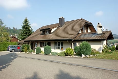 Ferienwohnung und B&B Chasa Janett