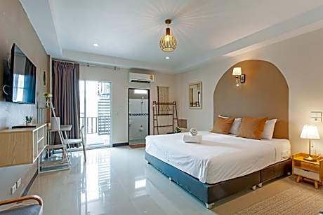 Cozzi by Grand Airport Resort