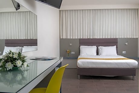 STANDARD 2 ADULTS + 1 CHILD