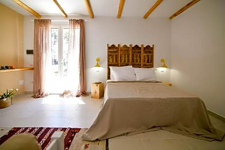 Deluxe Double Room with Side Sea View
