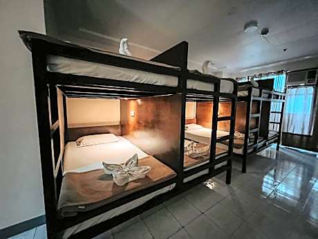 8-Bed Mixed Dormitory Room