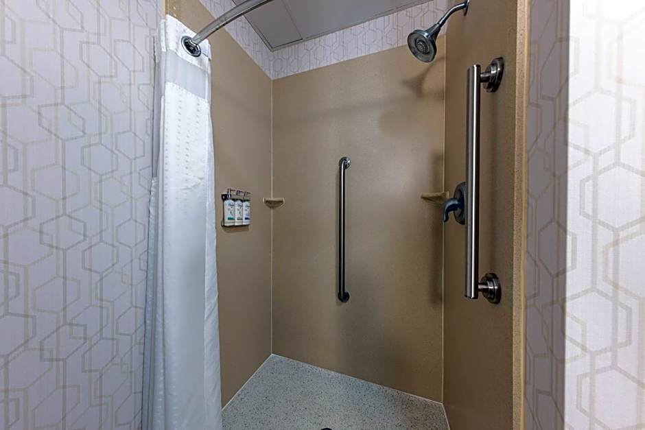 Holiday Inn Express & Suites Pittsburg By IHG