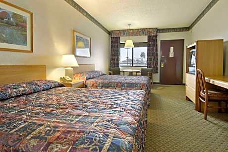 Queen Room with Two Queen Beds - Non-Smoking