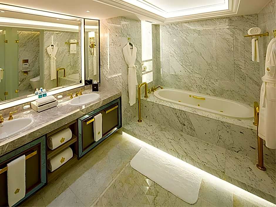 Grand Emperor Hotel