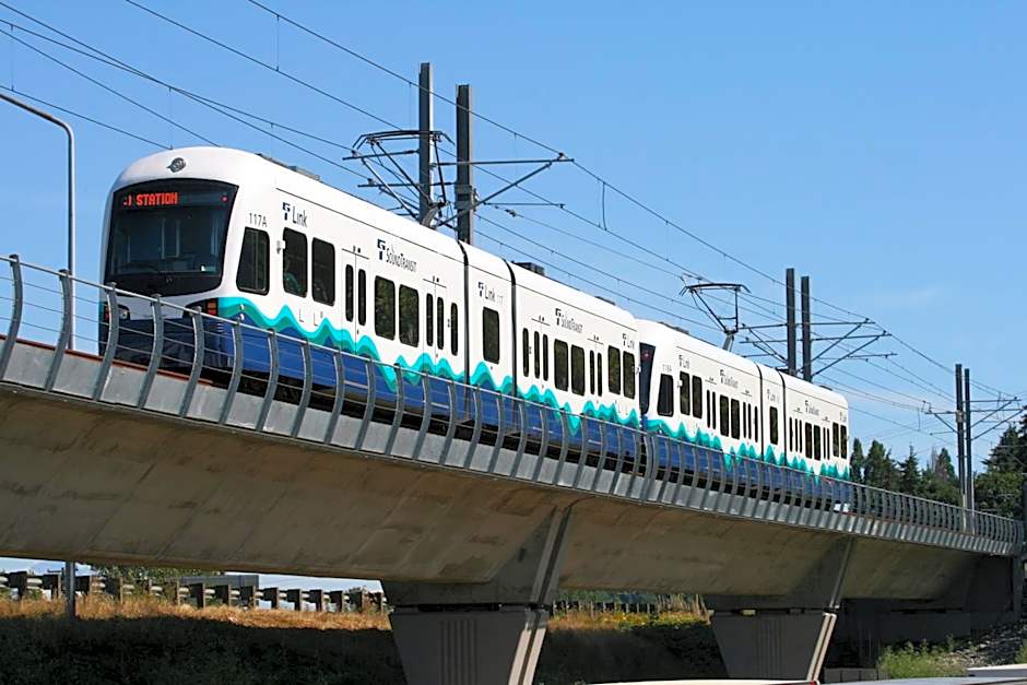 Holiday Inn Express Seattle - Sea-Tac Airport By IHG