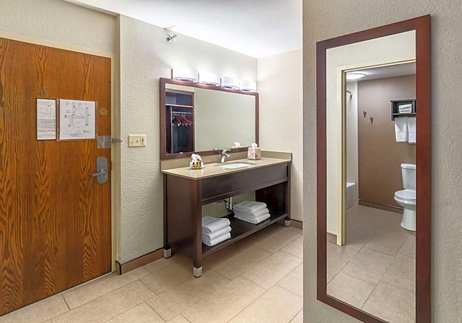 Best Western Plus Ramkota Hotel