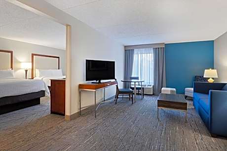 Queen Suite with Two Queen Beds - Mobility Accessible with Tub