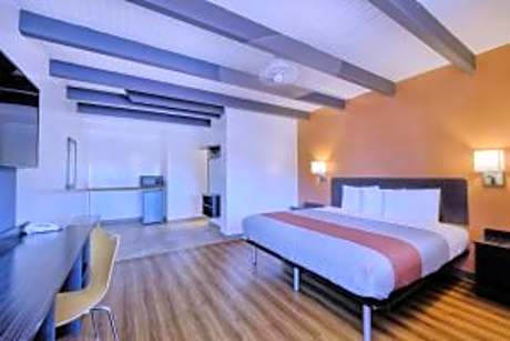 King Room - Non-Smoking