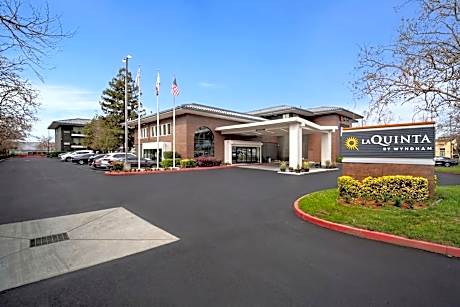 La Quinta Inn & Suites by Wyndham Hayward Oakland Airport