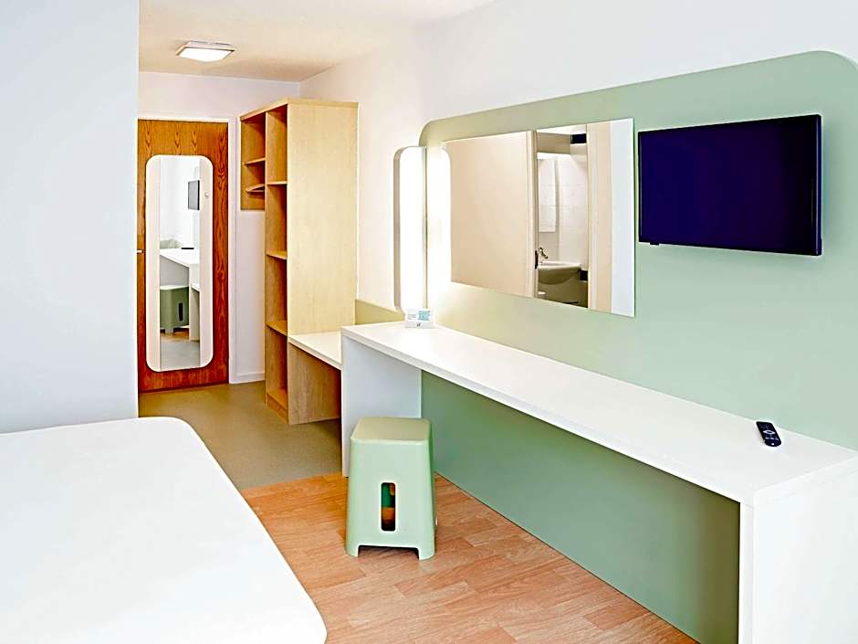 Warrington Motel, J20 M6 Lymm Services