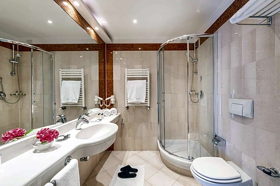 The Regency Sure Hotel Collection by Best Western