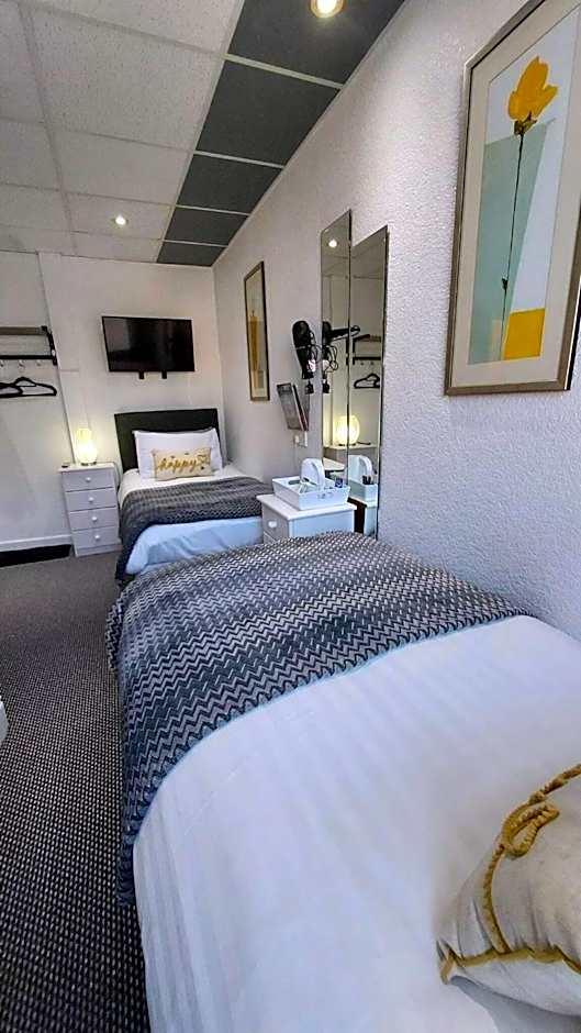 Photo 1 of 6 of Triple Room