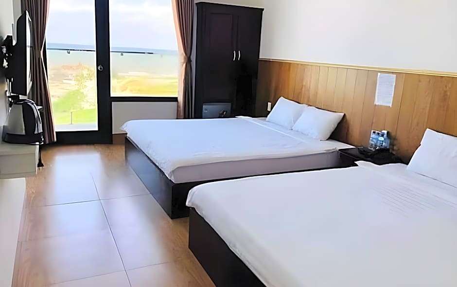 MOON HOTEL