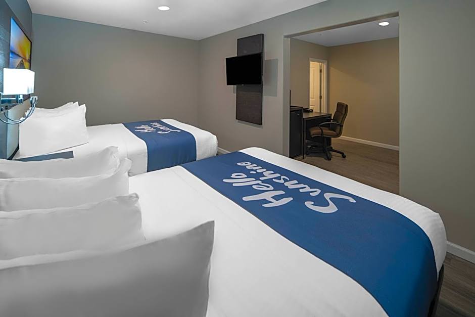 Photo 1 of 4 of 2 Queen Beds