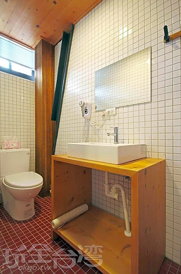 Yue Lake Backpackers