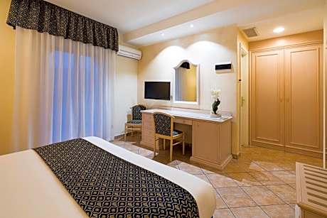 Double or Twin Room single use