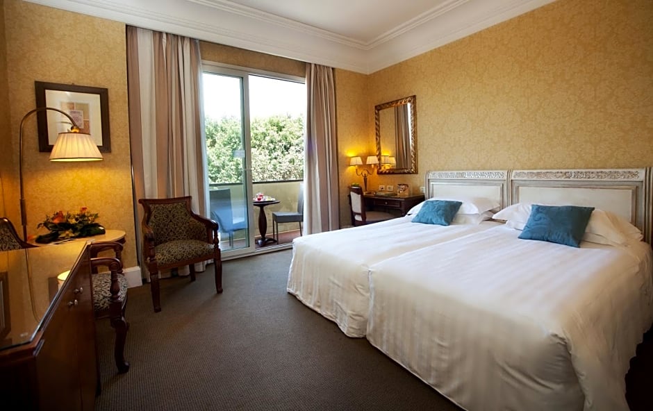 Photo 1 sur 5 de Superior Twin Room with Mountain View