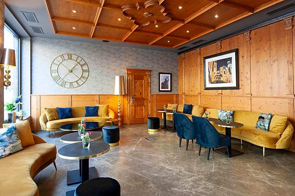 Kings Hotel First Class