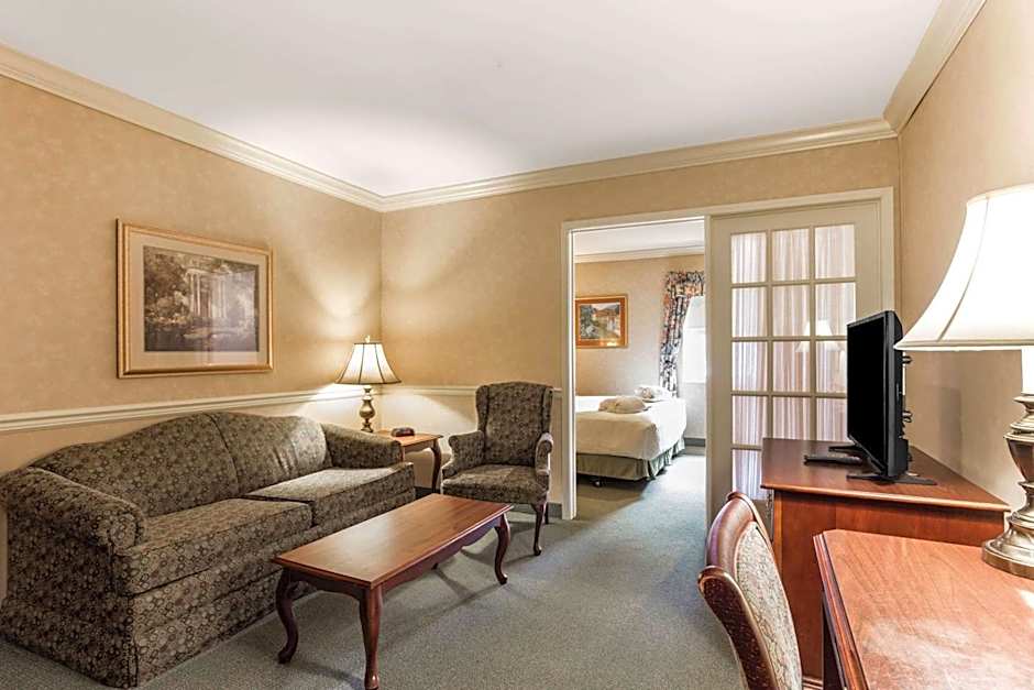 Traditions Hotel & Spa Johnson City - Binghamton, an Ascend Collection Hotel