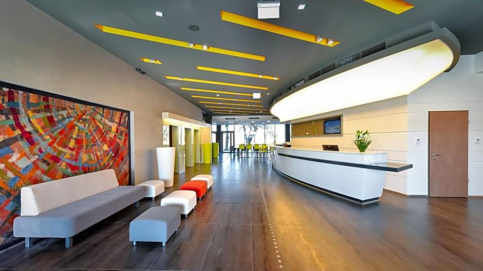 Best Western Plus Lakeside Hotel