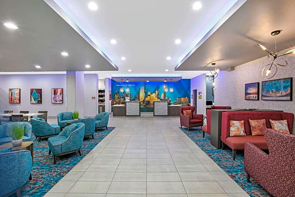La Quinta Inn & Suites by Wyndham DFW West-Glade-Parks