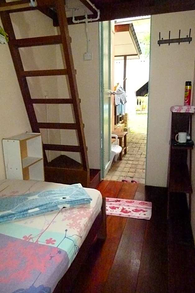 Cheers Garden Chalet