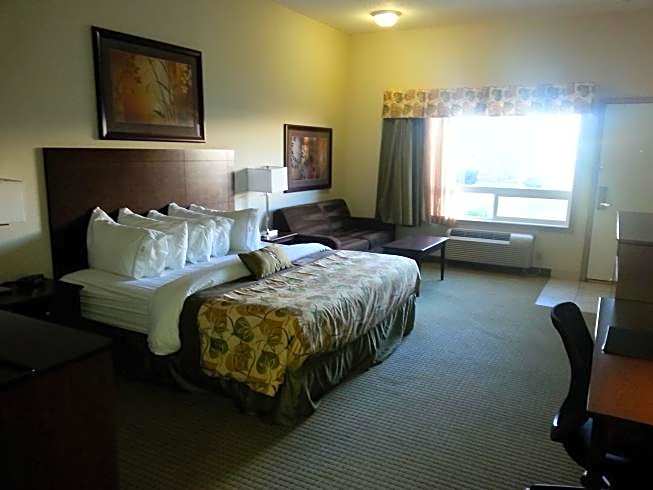Deluxe 1 King Bed Suite — 4 fotoğraftan 1. fotoğraf