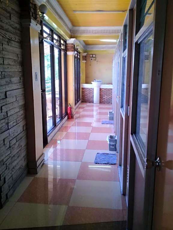ASHBURN'S TRANSIENT BAGUIO - BASIC SLEEP and GO, LIMITED PAY PARKING, SELF SERVICE