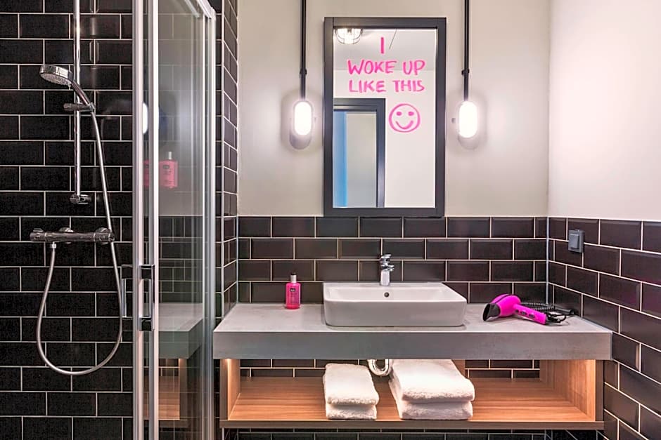 Moxy by Marriott Duesseldorf South