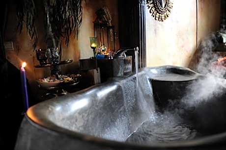Queen Room with Spa Bath