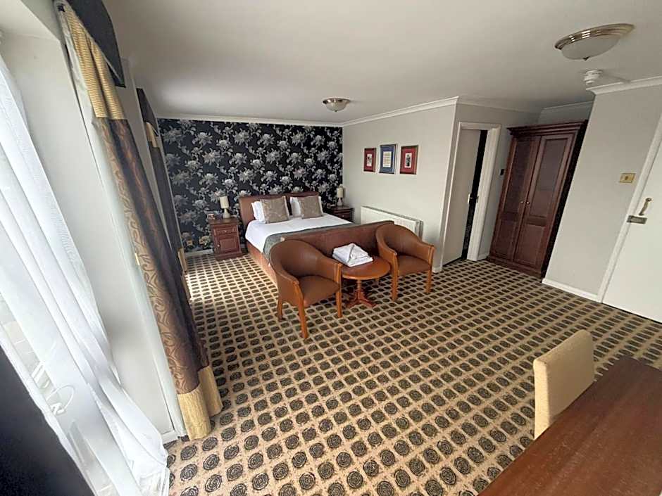 Raven Hotel by Greene King Inns