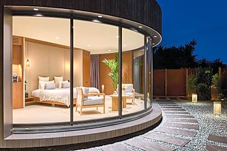 Suite with Hot Tub