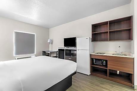 1 King Bed Efficiency Nonsmoking