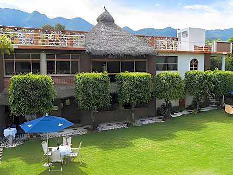 Paradise Hotel Boutique & Lounge