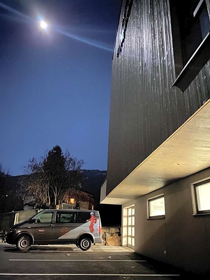 Simple Life Apartments