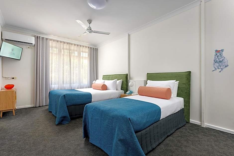 Baileys Parkside Motel by VetroBlu