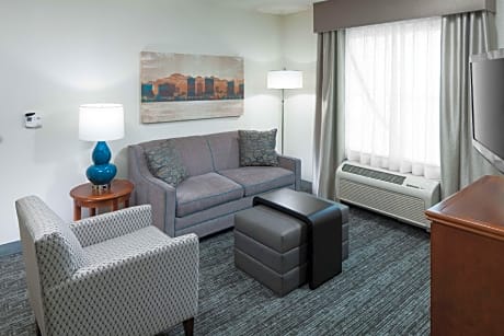 1 King Hearing Accessible Suite Non-Smoking