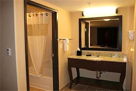 Hampton Inn & Suites New Castle, PA