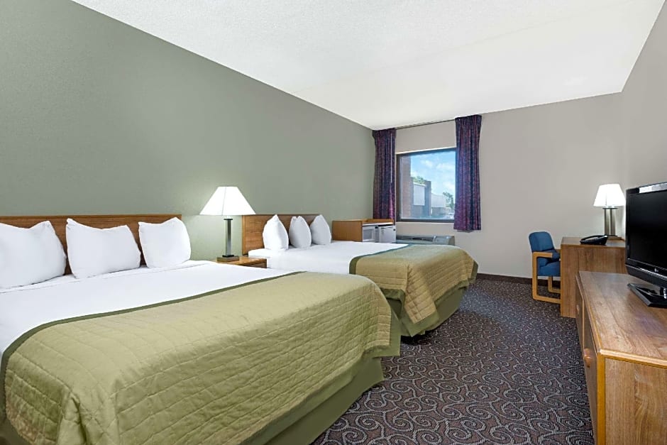 Baymont by Wyndham Muncie Near Ball State University